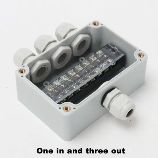 Один вход и три выхода 100*68*50 мм. Распределительная коробка светодиодного светильника из АБС-пластика водонепроницаема и пыленепроницаема.