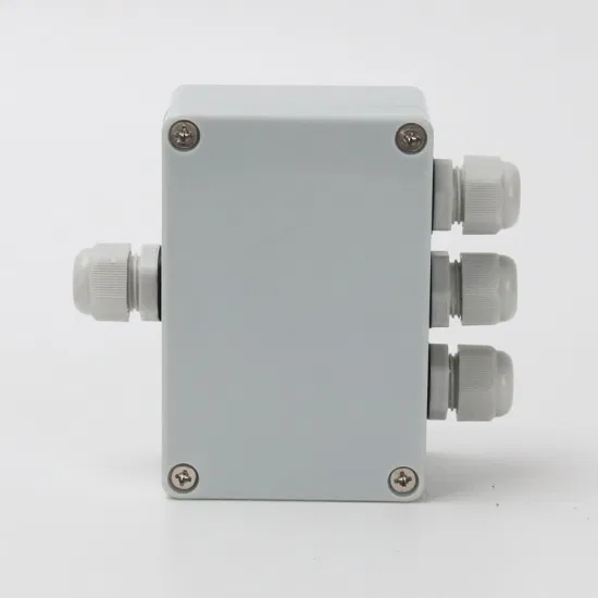 Один вход и три выхода 100*68*50 мм. Распределительная коробка светодиодного светильника из АБС-пластика водонепроницаема и пыленепроницаема.